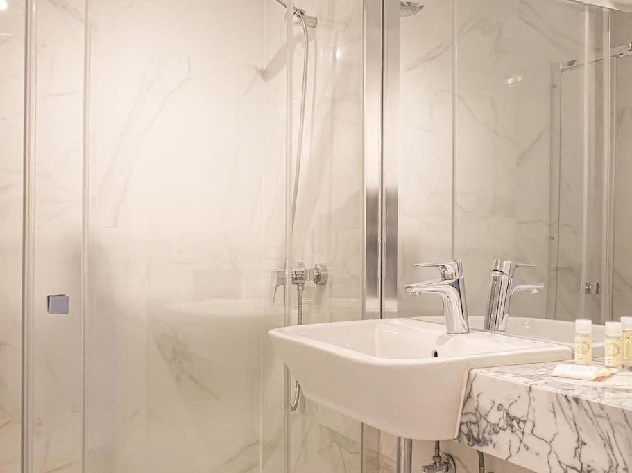 Saldanha Spacious With Ac Terrace And Garage * Lisbon